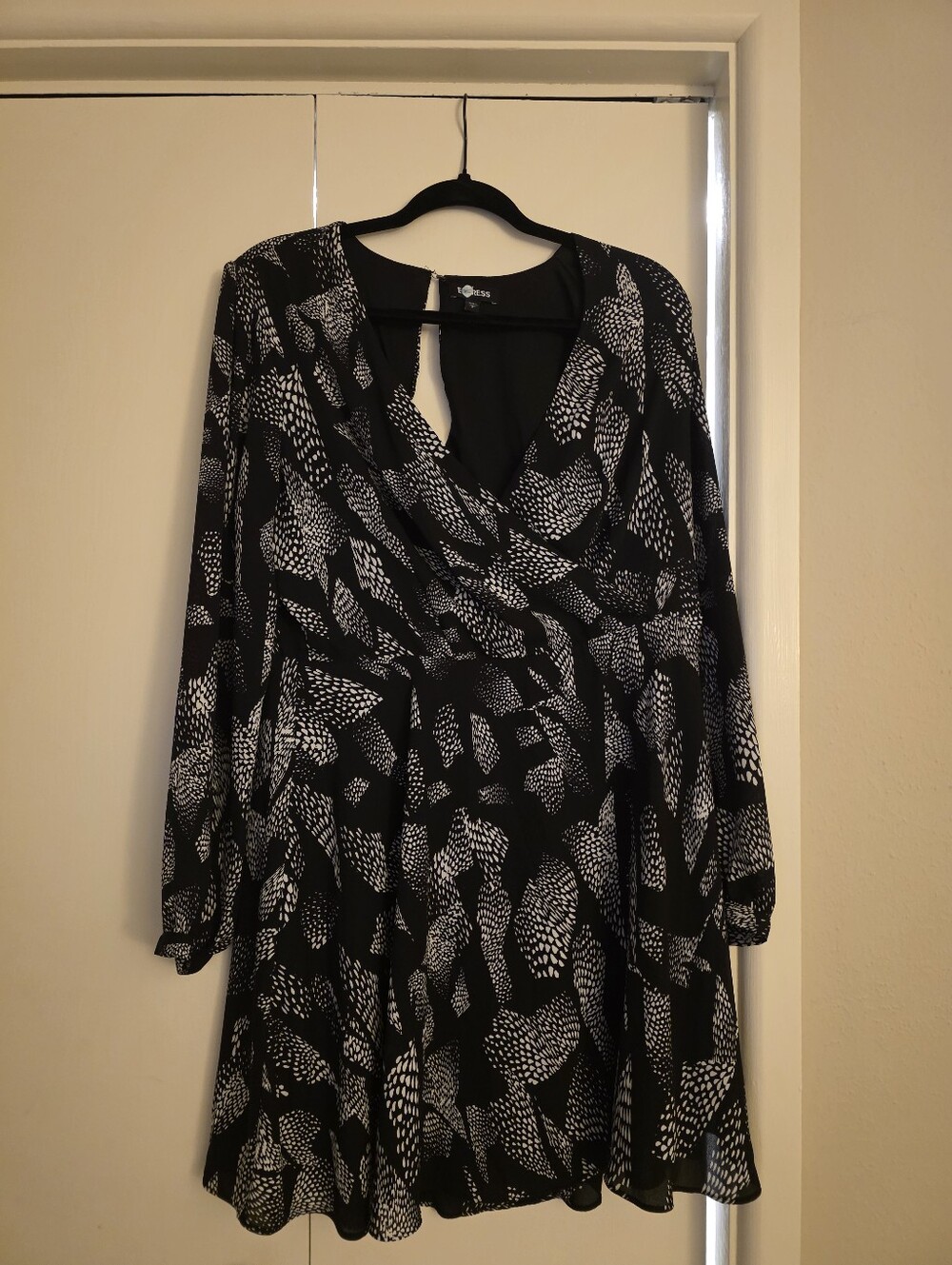 Express Black & White Printed Long Sleeve Dress
